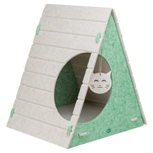 TRIXIE KATTENMAND SPEELBOX LUCY DRIEHOEKIG VILT ZAND / GROEN