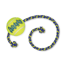KONG SQUEAKAIR BAL MET TOUW GEEL / BLAUW